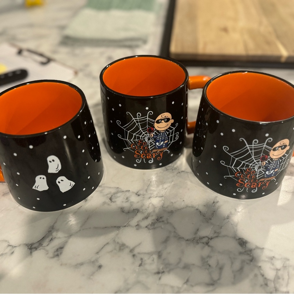 PEANUTS coffee mugs - Halloween themed. Set of 3